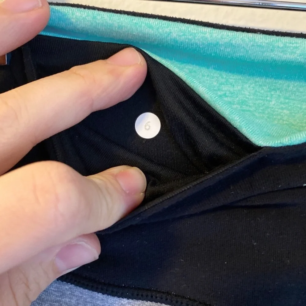 Lululemon Athletica Cropped Legging (Size 6) - Picture 4 of 4